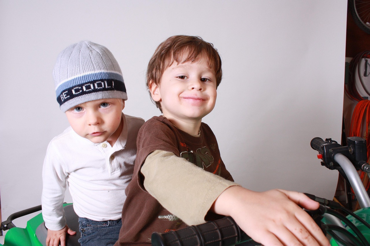 演員翻唱版搞笑，娛樂新風(fēng)尚，笑翻全場！