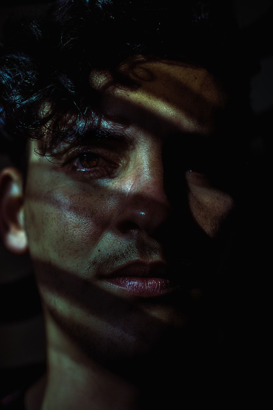 灰白動(dòng)漫頭像的魅力探索