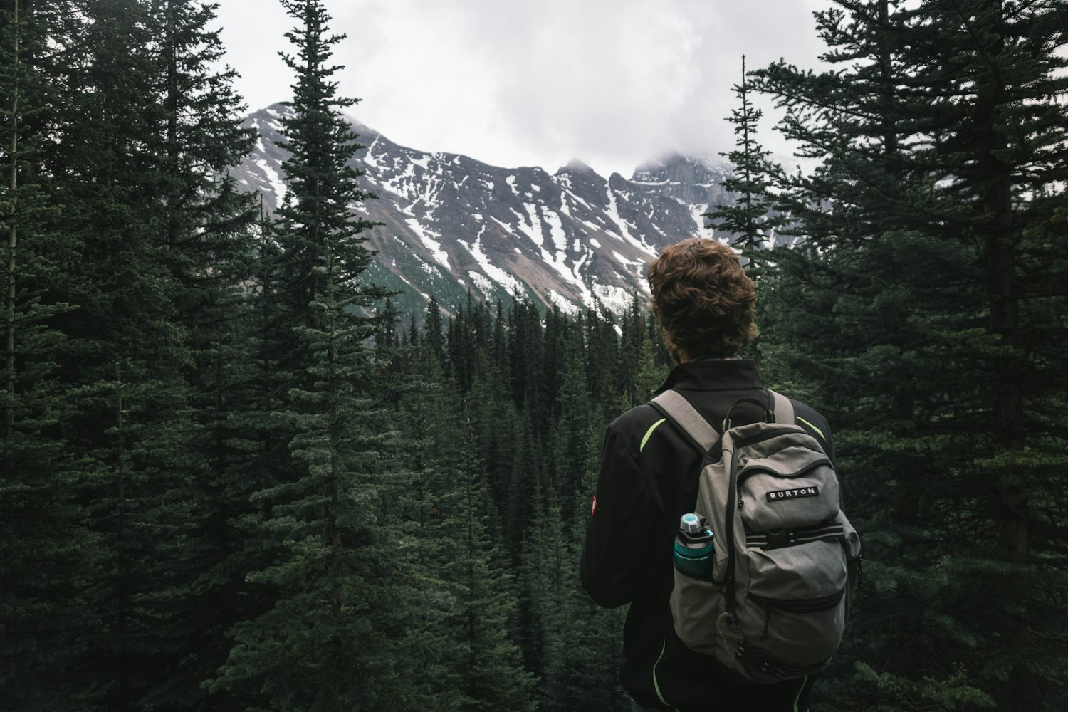 謝靜最新動態(tài)，探索未知領(lǐng)域，持續(xù)引領(lǐng)潮流尖端