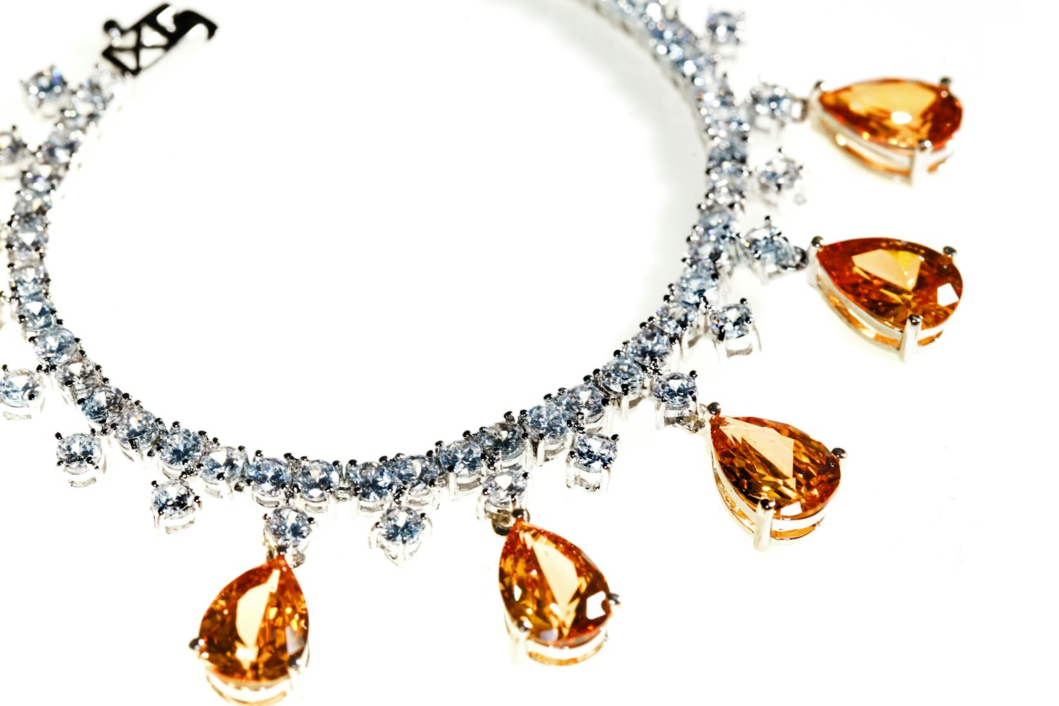 藍(lán)珀行情分析，市場走勢與收藏價值探討